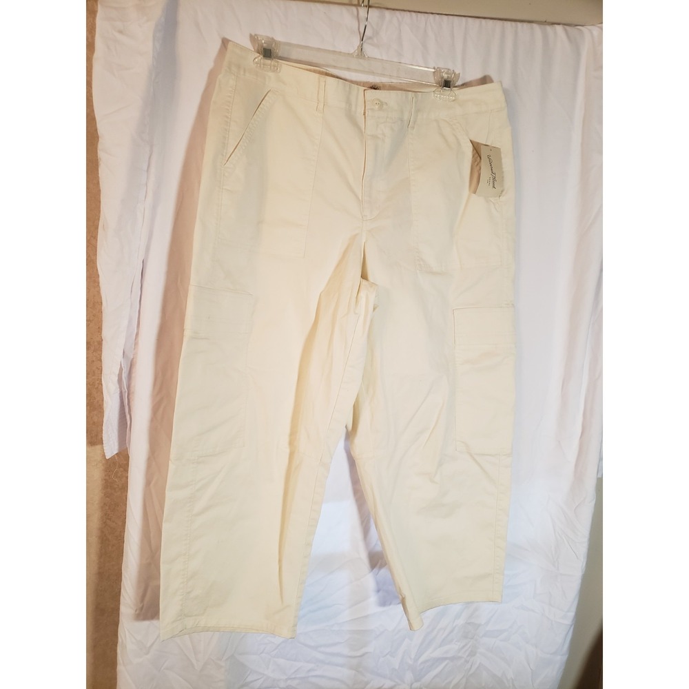 Women's Universal Threads Ivory Cargo Barrel Pants Size 17
